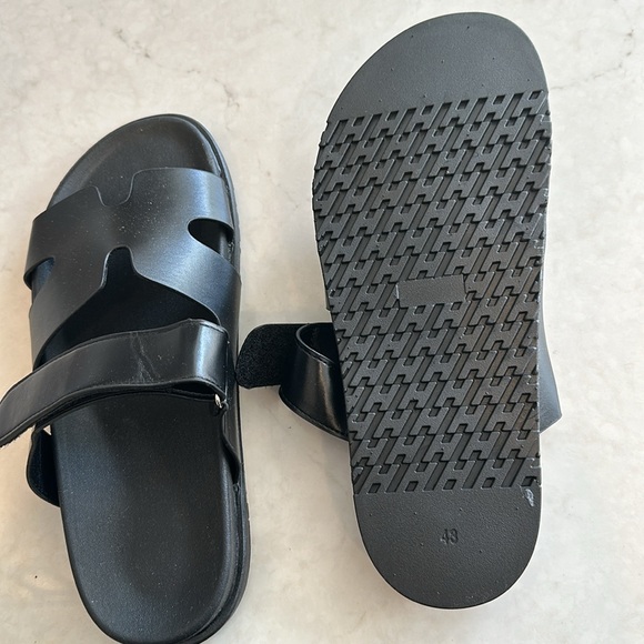 Slip on sandals - Picture 2 of 2